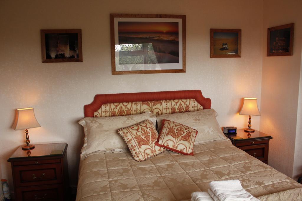 Pineview Guesthouse Poole Exterior photo